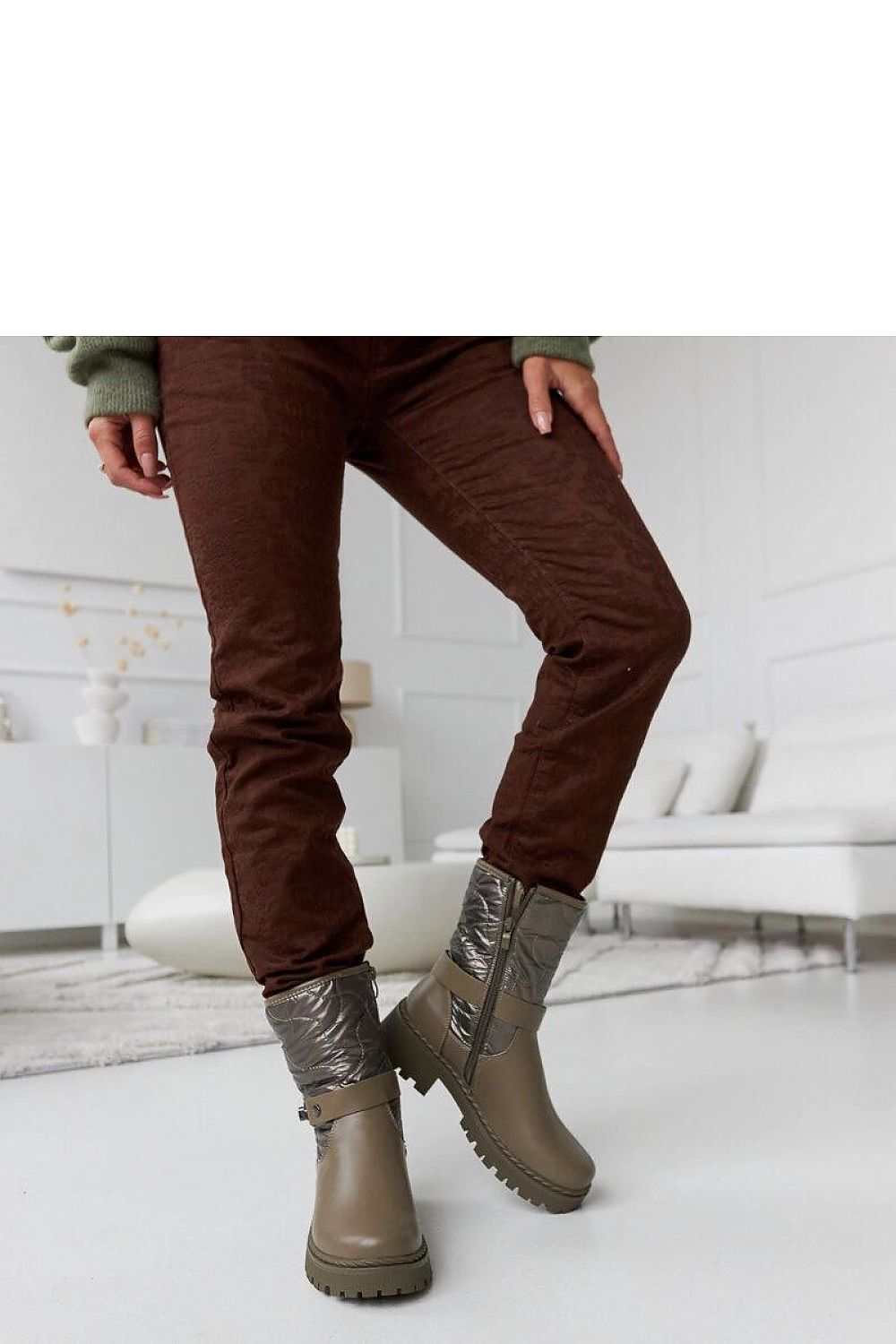 Side profile of Solea Green Insulated Lido Ankle Boots featuring a practical side zipper, perfect blend of fashion and function for cold weather.