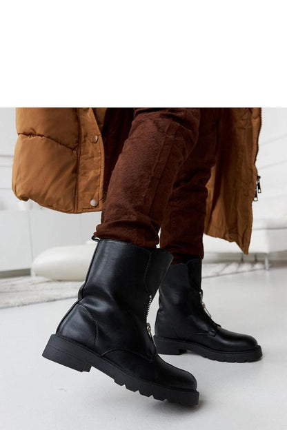 Elegant Solea black insulated ankle boots with zipper, showcasing a modern design perfect for winter styling.