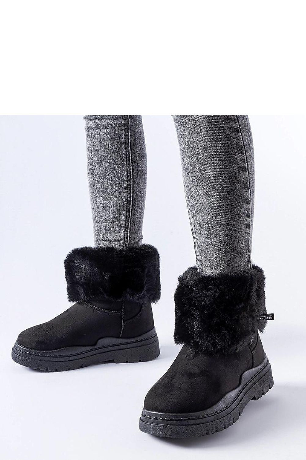 Solea Women's elegant black insulated snow boots featuring a convenient zipper, designed for style and comfort in sizes EU 36-41 or US 5.5-10.5, ideal for chic winter outings.