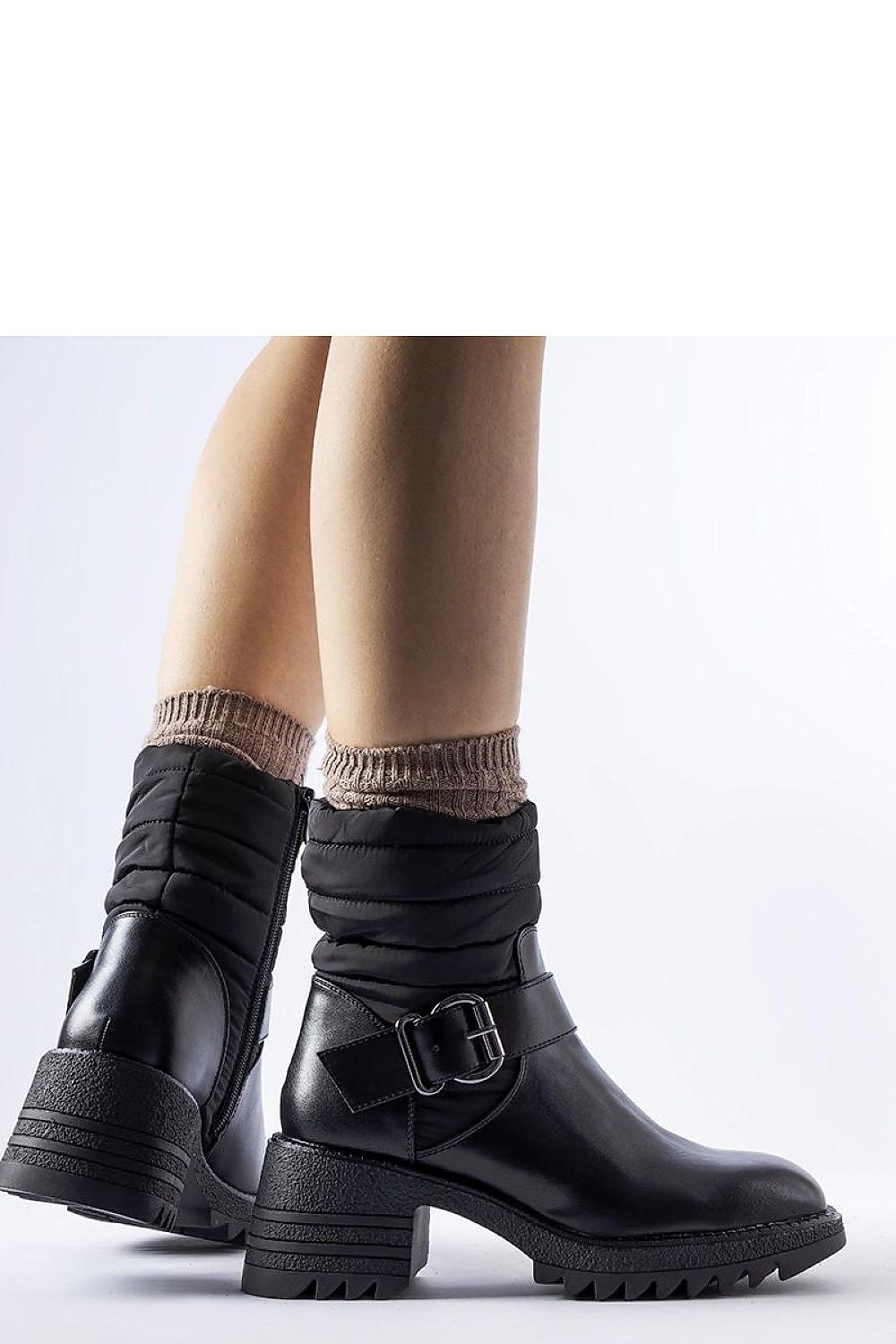 Solea black warm boots featuring an elegant zipper closure and insulated design, perfect for autumn and winter.