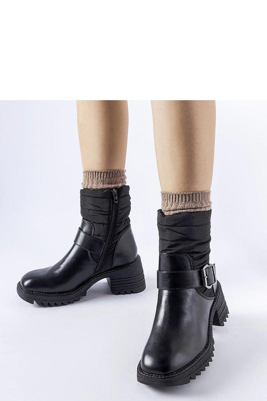 Solea high-quality black warm boots with a square toe and solid rubber sole, ideal for stylish comfort.