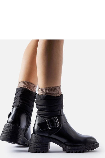 Solea insulated black warm boots showcasing an elegant design and practical zipper for easy wear, suitable for EU sizes 36-41.