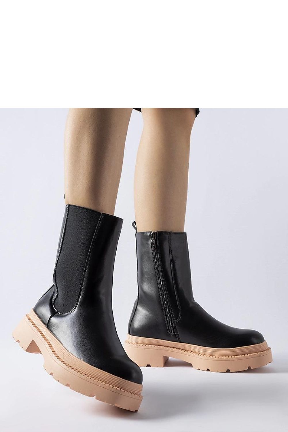 Elegant Solea black ankle boots with a unique light pink sole, featuring a practical side zipper, ideal for chic and comfortable everyday wear.