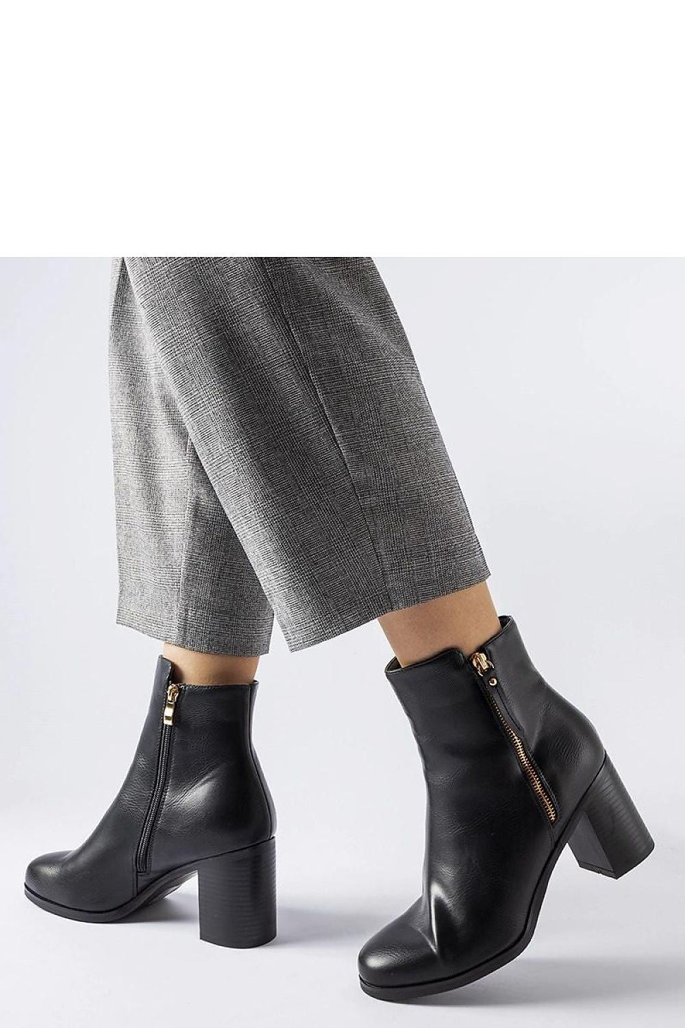 Solea Edilio black insulated ankle boots featuring an 8cm heel, crafted from eco leather, perfect for winter outings and stylish comfort.