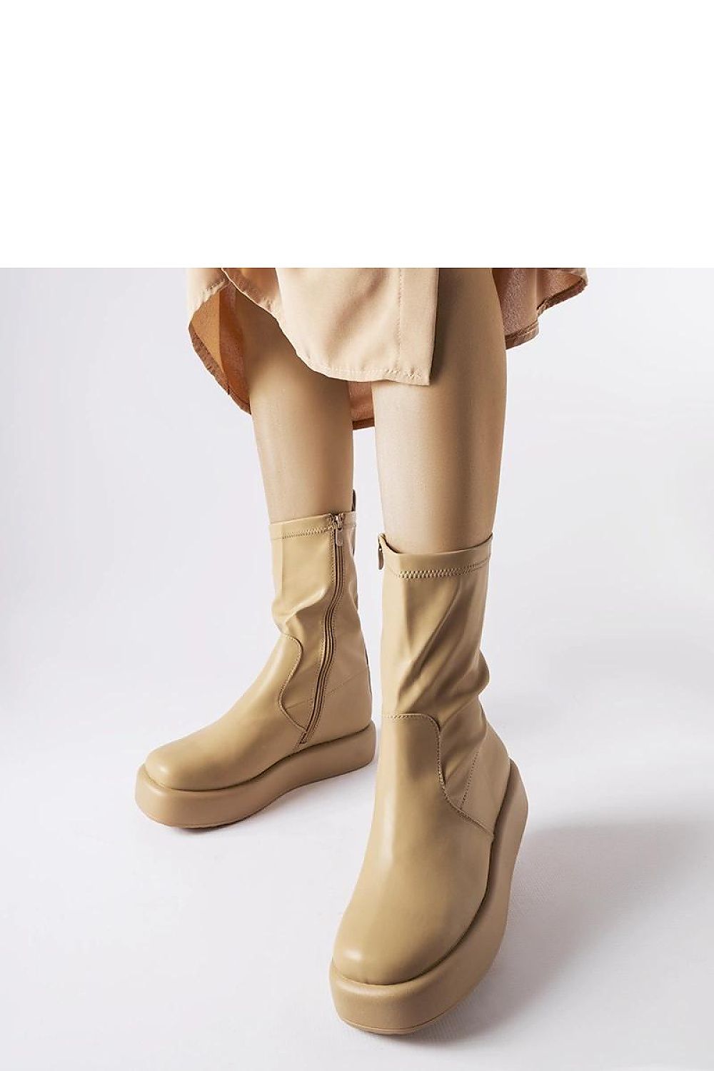Luxurious beige platform ankle boots for women from Solea, featuring insulated eco leather for ultimate warmth and stylish round toe design.