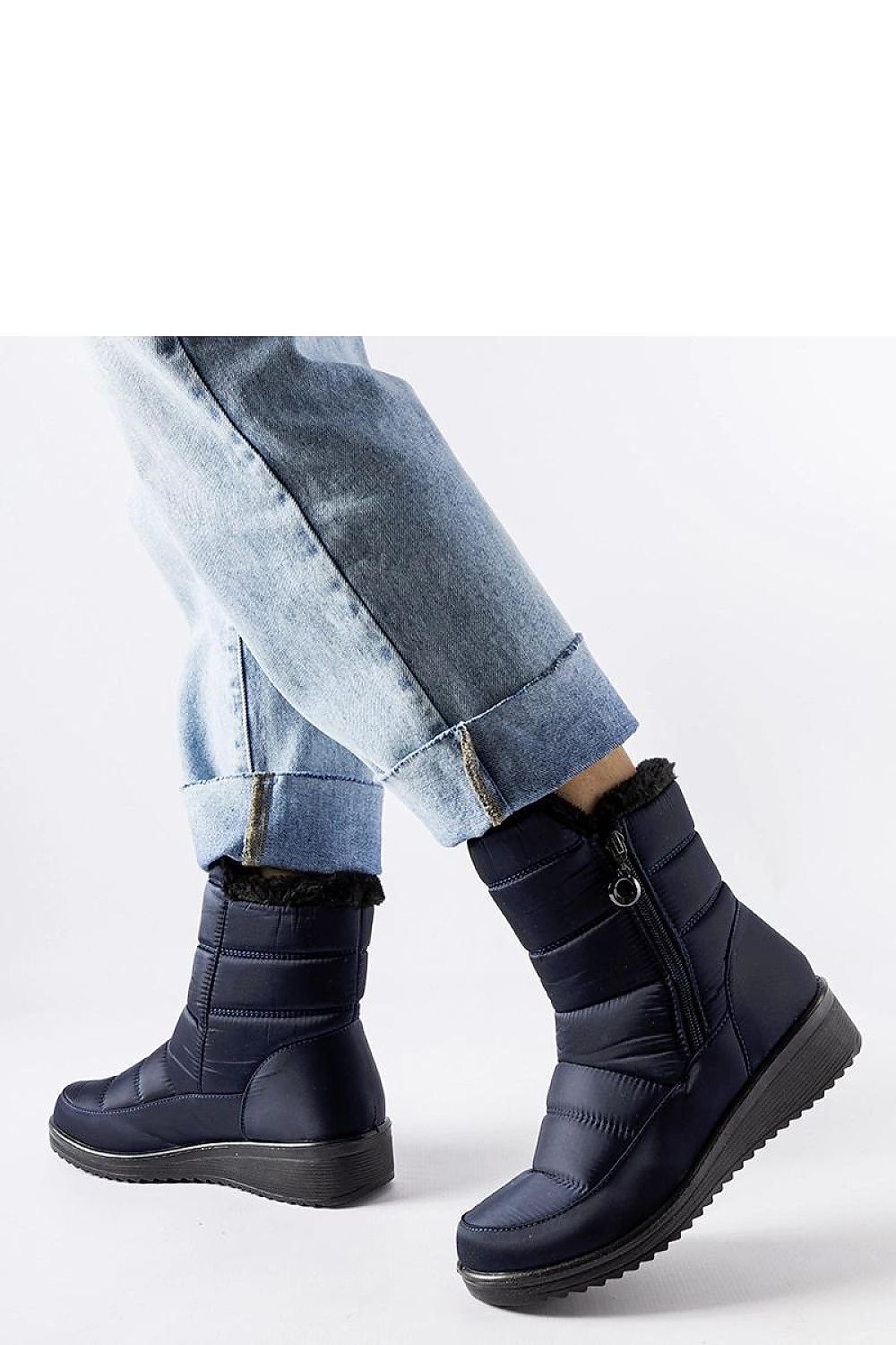 Solea luxury navy women's snow boots featuring a low wedge design, perfect for stylish winter outings. Insulated for warmth with a chic round toe, these ankle-high boots combine elegance and functionality for colder weather.