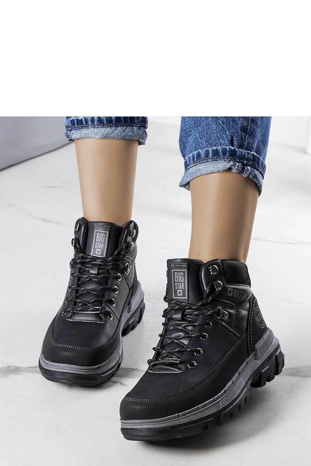 Solea Women's Fashionable Winter Boots with a chic high sole for insulation, combining sophistication with practicality for snowy conditions.