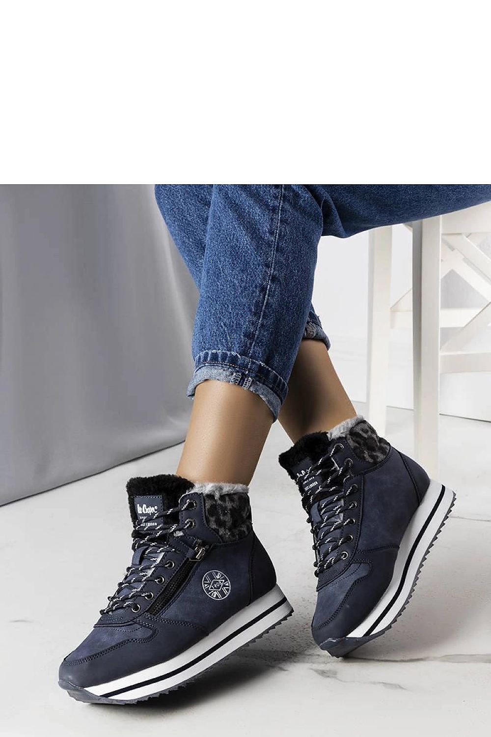 Stylish winter sneakers LCJ-22-31-1450L in luxurious navy blue, crafted by Lee Cooper, with a high sole and snug fur lining, exclusively from Solea.