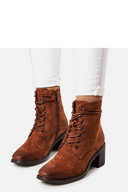 Solea Sanlow ankle boots in a chic autumn setting, illustrating their ideal pairing with seasonal outfits for effortless elegance.