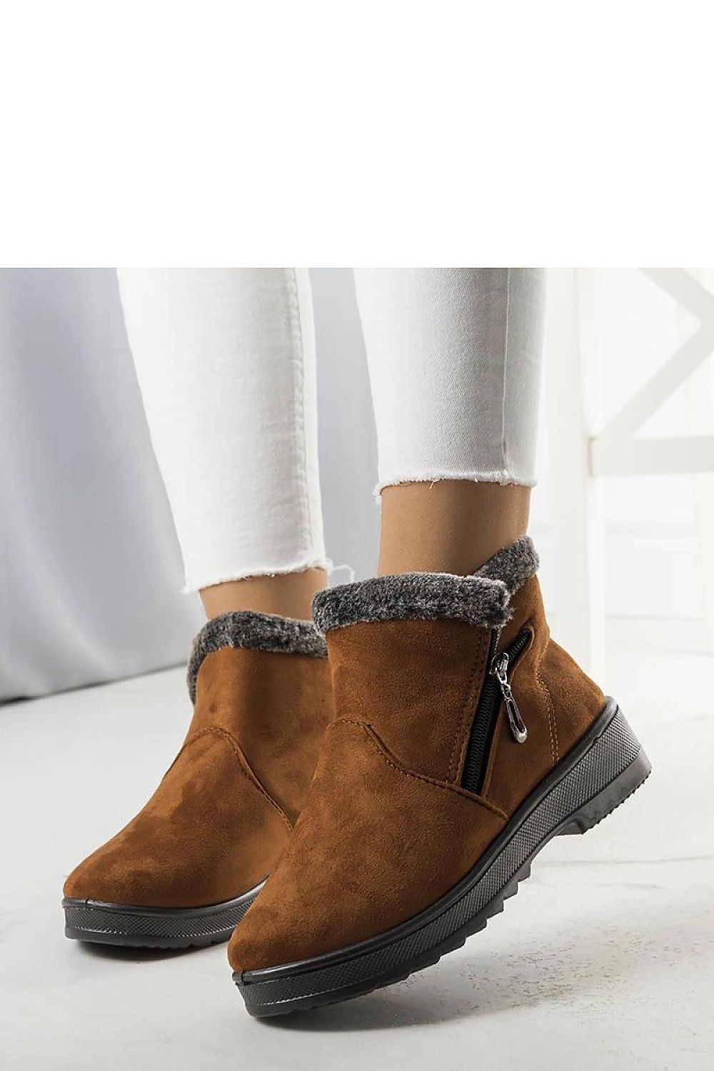 Luxurious Solea camel snow boots for women, showcasing warm fur lining and stylish design, ideal for winter fashion.