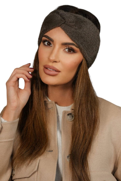 Kamea headband in bottle green, an elegant accessory combining style and comfort, ideal for chic winter outfits.