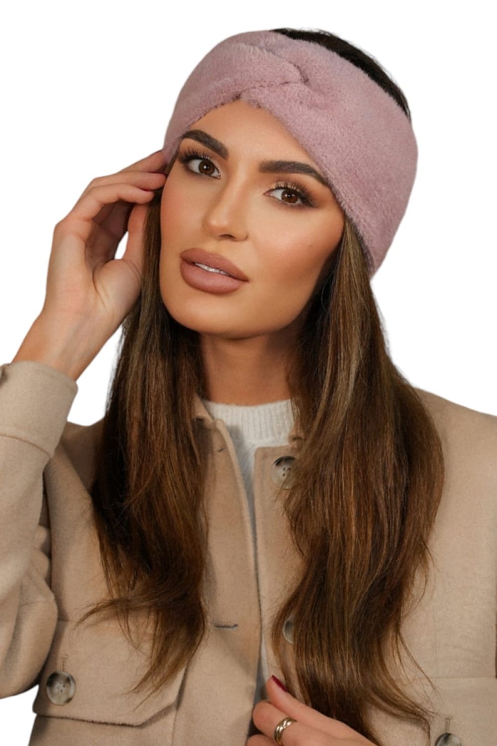 Kamea Yoshi Winter Fluffy Headband's chic loop detail, emphasizing elegance and style, suitable for winter outings.