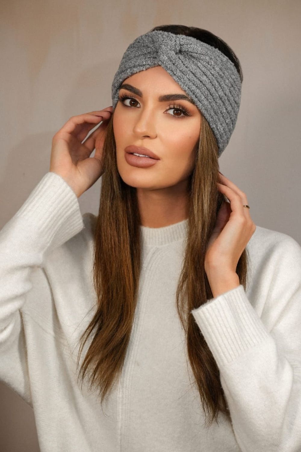 Luxurious Kamea navy blue headband, crafted from soft materials with a sophisticated look, ideal accessory for warmth and style.