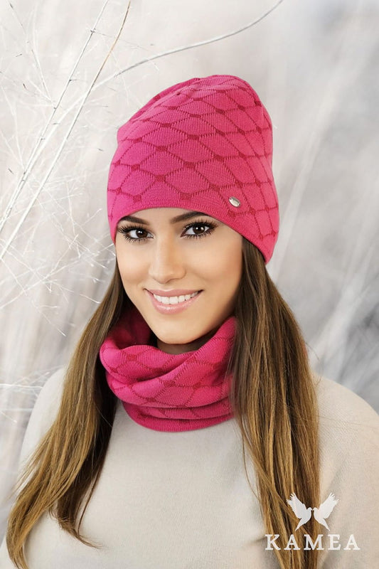 Kamea luxurious ecru cotton balaclava, featuring a diamond print and shiny thread, designed for warmth and sophistication in cooler weather.