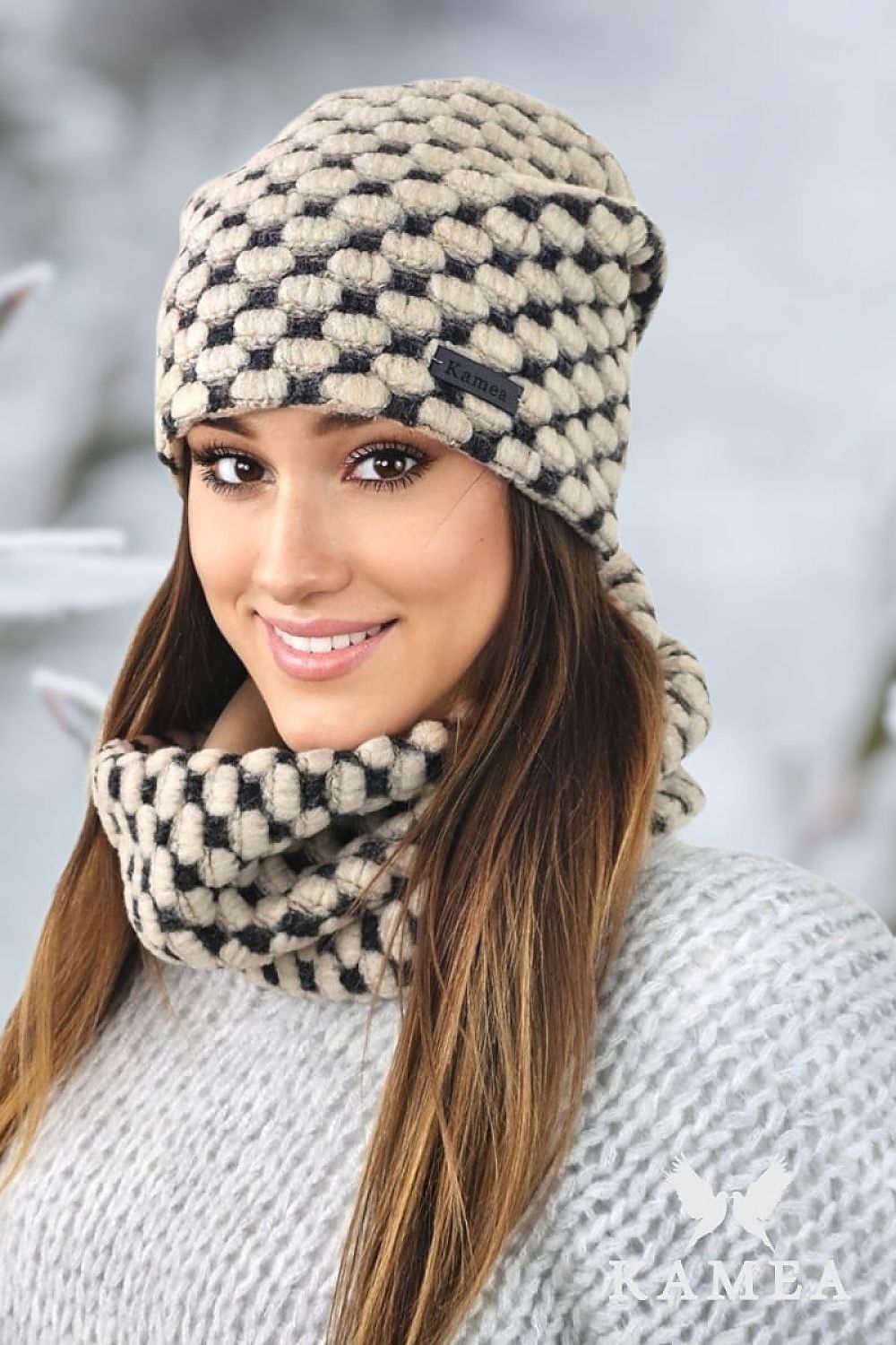Close-up of the Kamea Boston Winter Set showcasing the high-quality yarn and soft polar lining, ideal for warmth and comfort in chilly weather.