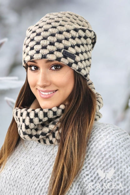 Close-up of the Kamea Boston Winter Set showcasing the high-quality yarn and soft polar lining, ideal for warmth and comfort in chilly weather.