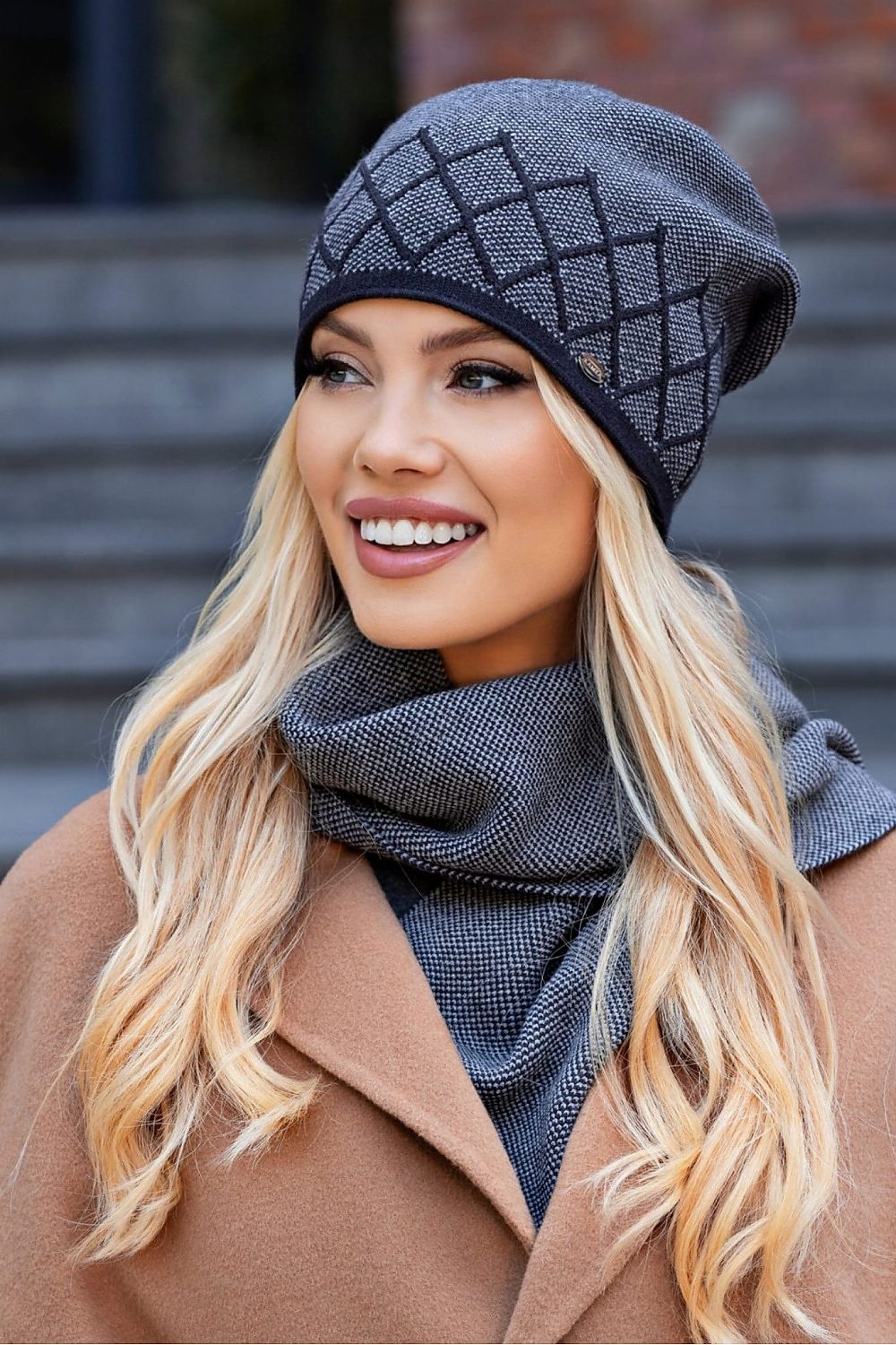 Kamea Graphite Diamonds Cap for Sensitive Skin – Stylish pepita pattern, crafted from soft viscose blend for ultimate comfort and elegance.