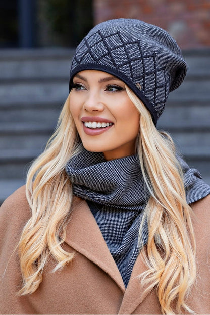 Kamea Graphite Diamonds Cap for Sensitive Skin – Stylish pepita pattern, crafted from soft viscose blend for ultimate comfort and elegance.