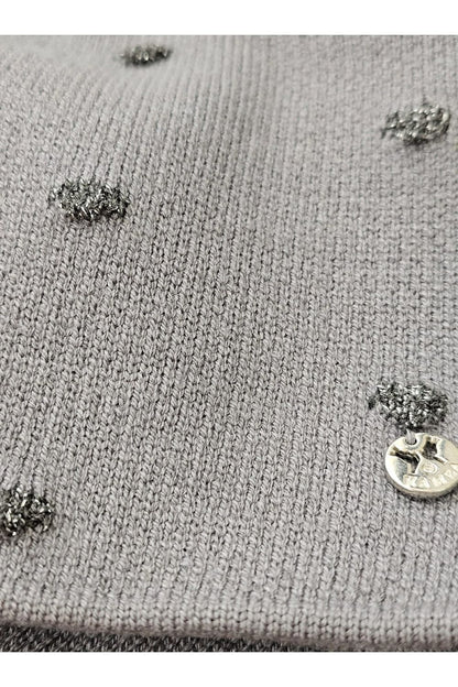 Kamea's luxurious red winter gorczyca hat displayed against a backdrop of winter fashion, showcasing its versatility and elegant design.