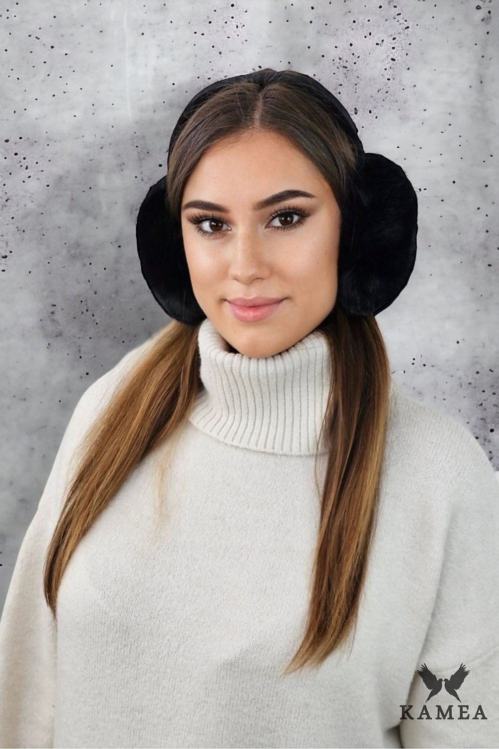 Foldable pink Kamea ASTER earmuffs made of soft faux fur, perfect for stylish warmth during colder seasons.
