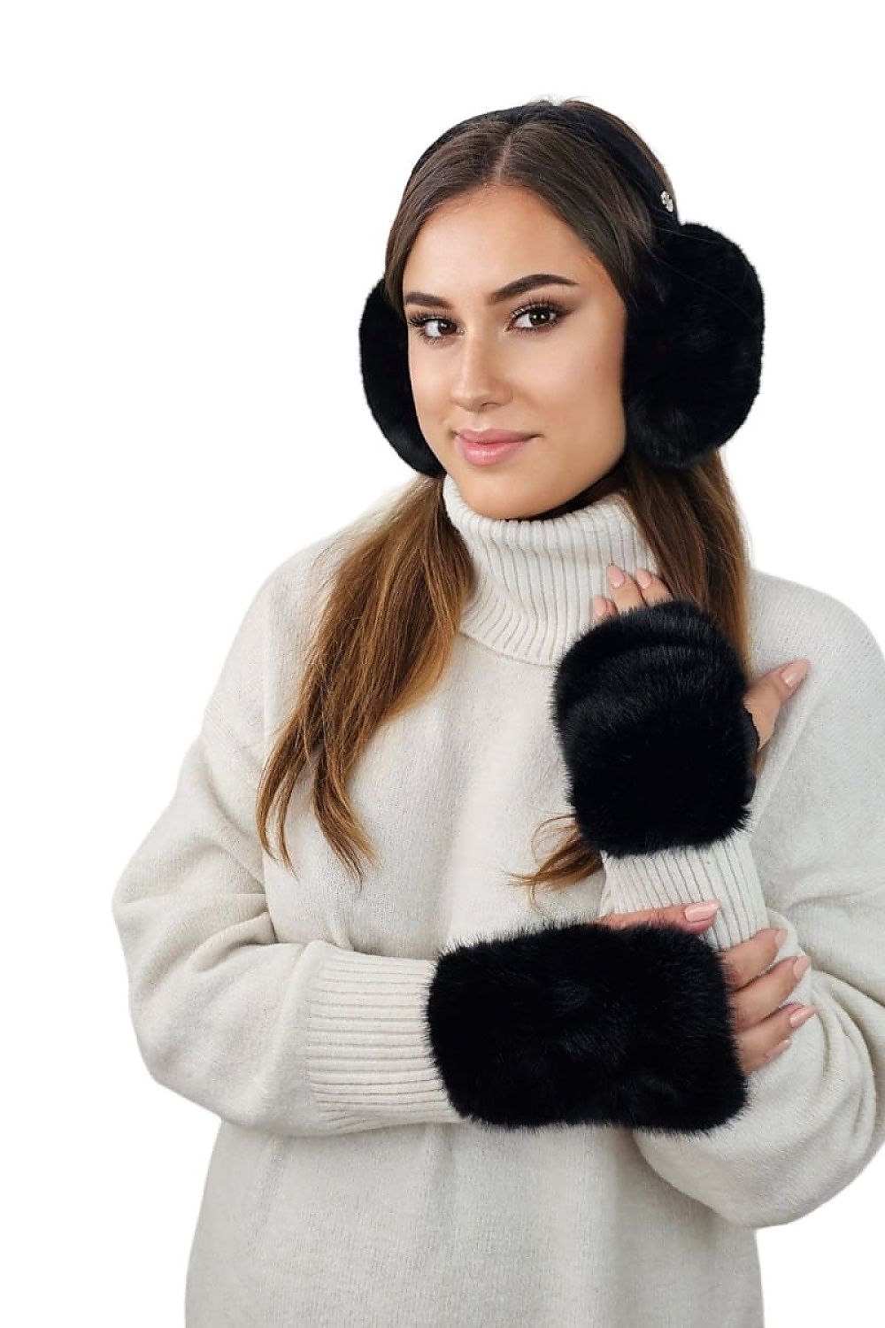 Kamea ASTER earmuffs in pink displayed with matching accessories, representing chic winter elegance and functionality.