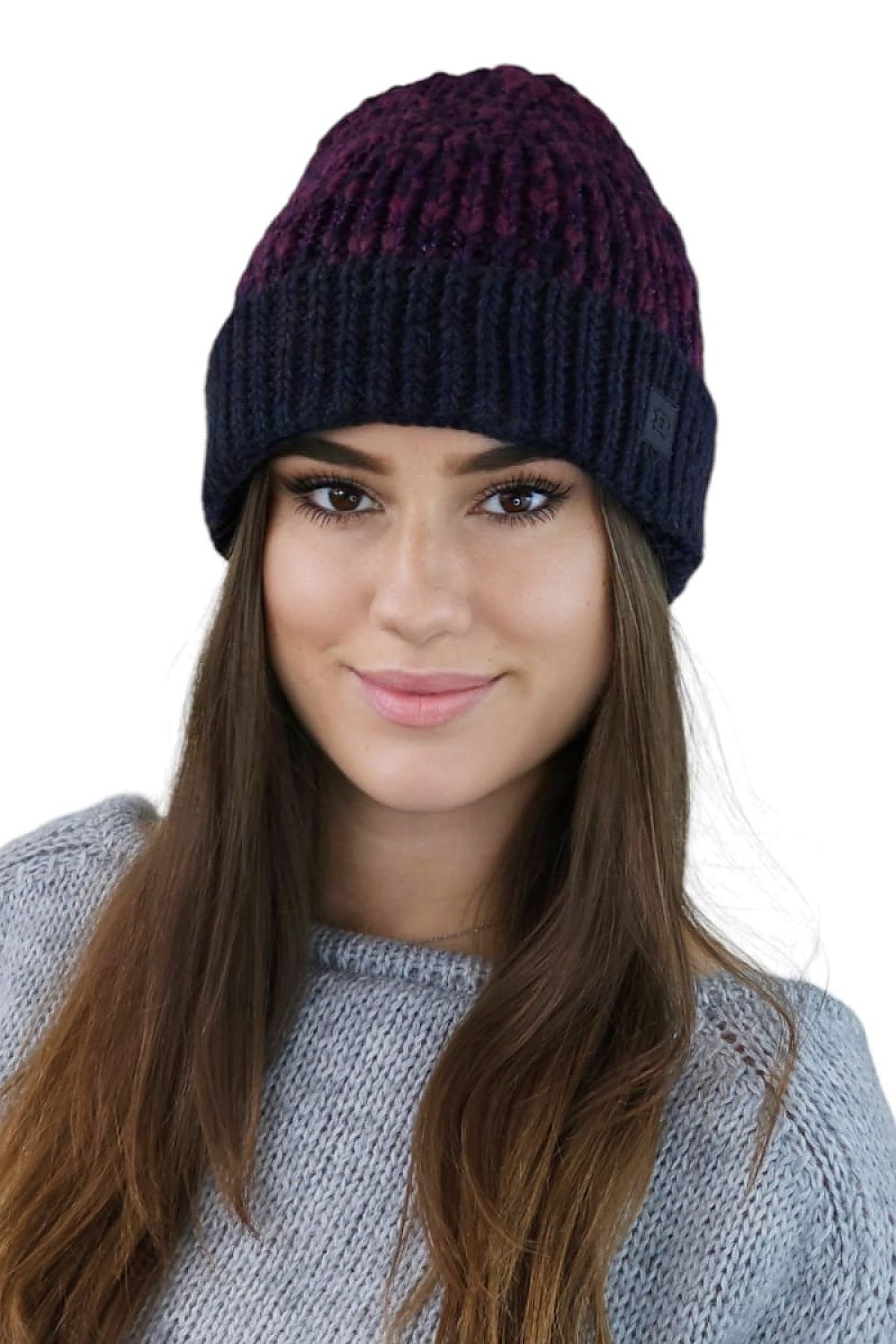 Kamea navy blue youth beanie crafted with luxurious alpaca wool, showcasing exceptional warmth and stylish design.