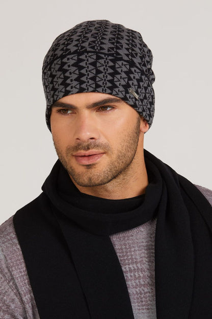 Kamea stylish black winter hat for men with two-tone viscose design, ideal for colder seasons, showcasing luxury craftsmanship.