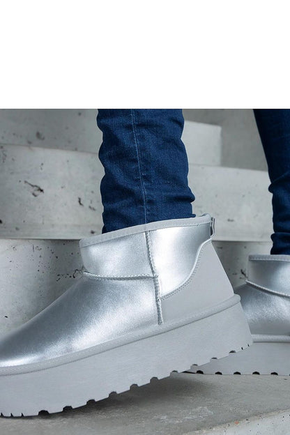 Close-up of Solea Silver Lianda Brown platform snow boots highlighting high-quality organic leather and stylish round toe for a sophisticated winter look.