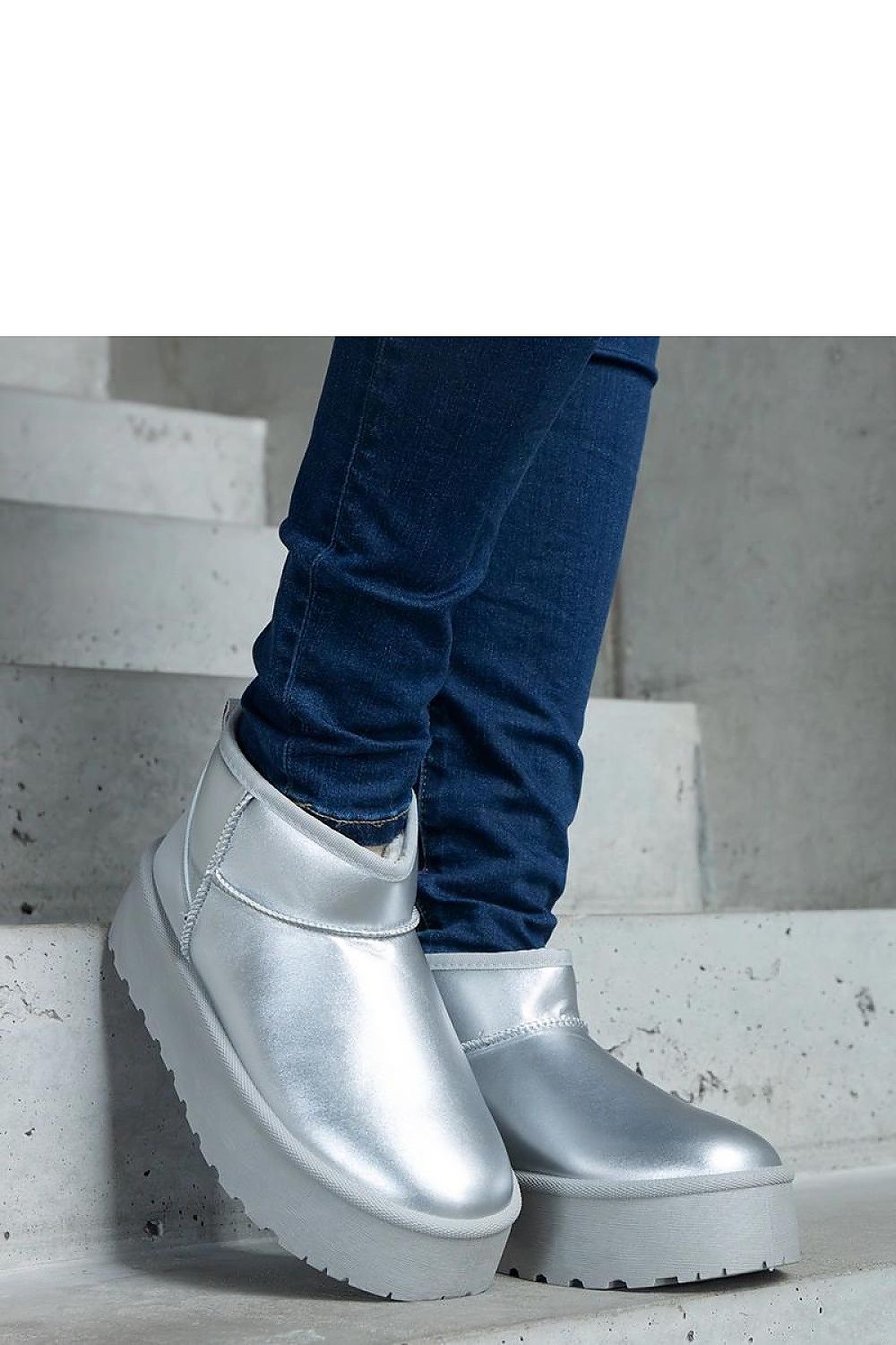 Solea Silver Lianda Brown platform snow boots displayed in a winter setting, demonstrating durability and chic style ideal for cold weather.