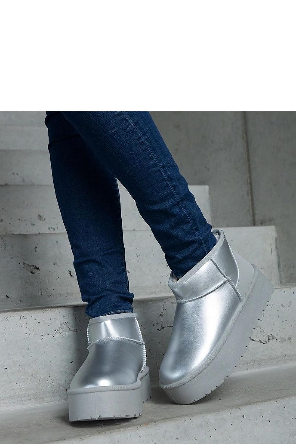 Solea Silver Lianda Brown platform snow boots featuring a slip-on design and elevated heel, combining luxury and practicality for stylish winter wear.