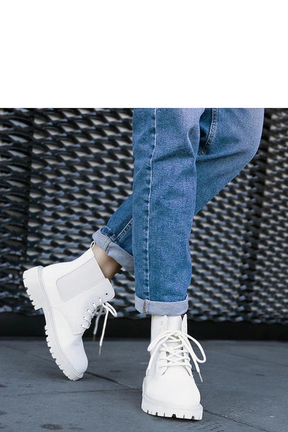 Close-up of Solea's Brayna light beige insulated trapper boots showcasing the premium eco leather and robust rubber sole, ideal for urban fashion.