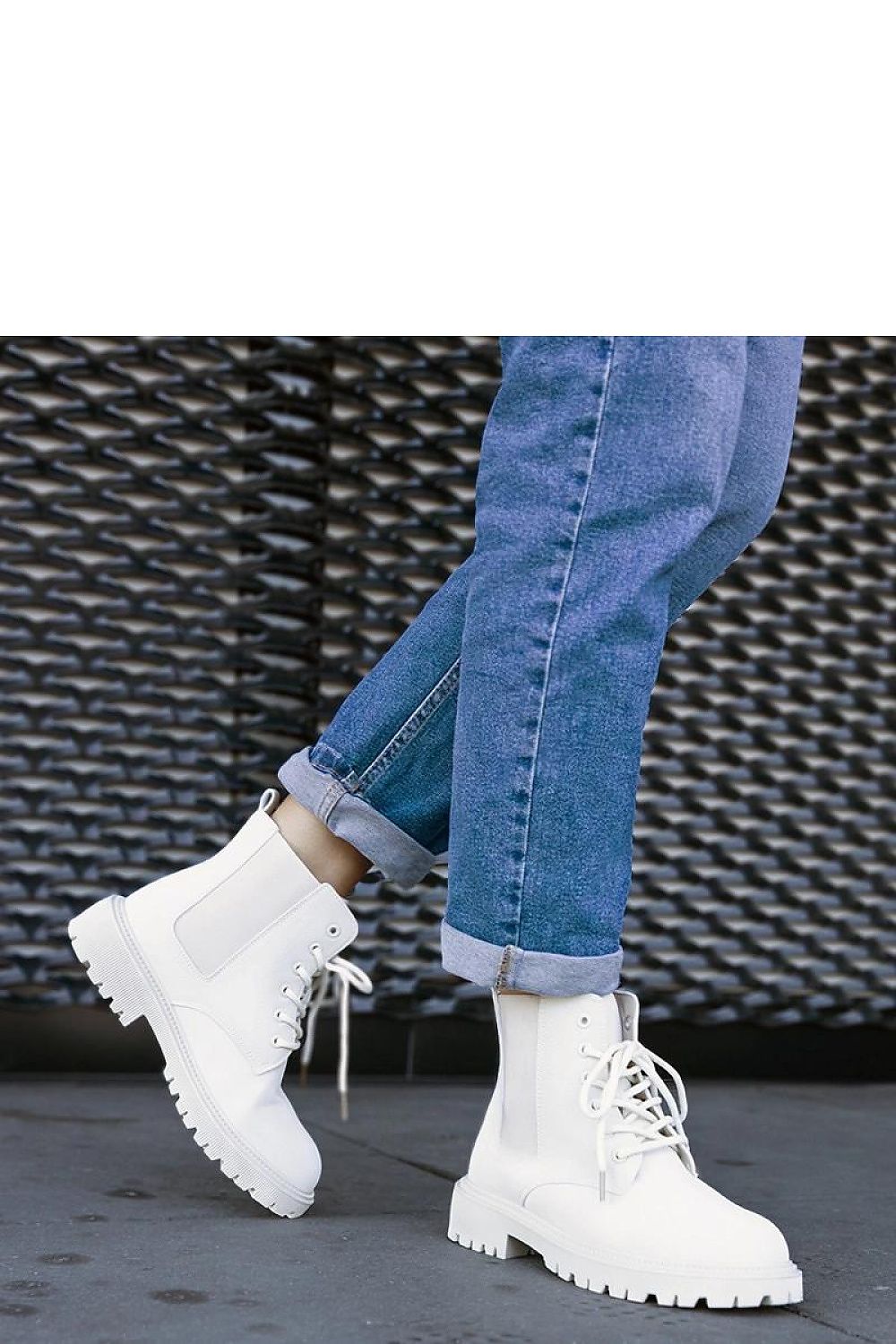 Brayna light beige insulated trapper boots from Solea displayed elegantly, featuring a modern ankle-high design and comfort for everyday outings.