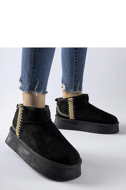 Solea luxurious black platform snow boots with a stylish slip-on design, insulated for warmth and comfort, crafted from eco leather, featuring a medium heel and a round toe, perfect for elegant winter outings.