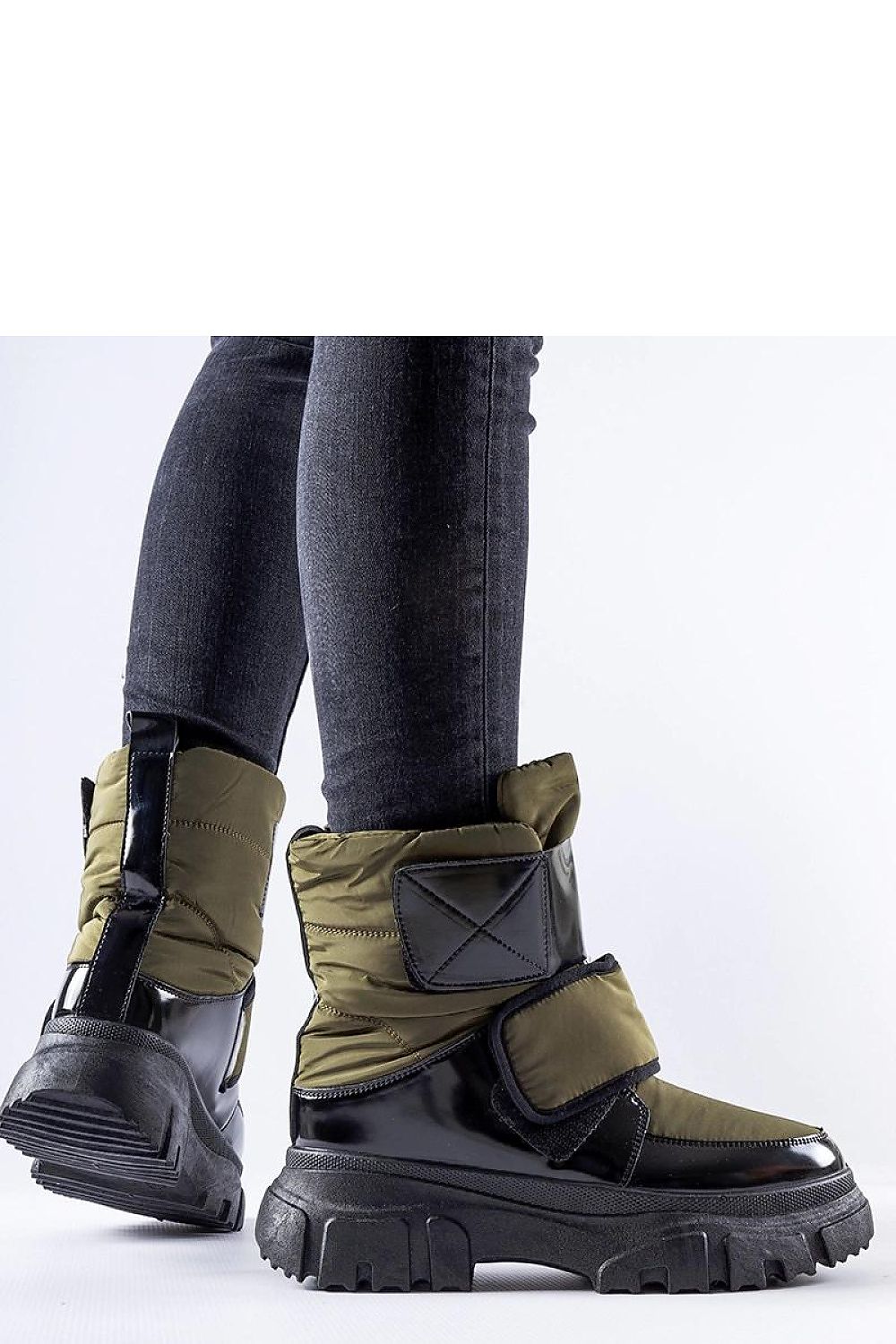 Luxurious Solea green insulated snow boots with Velcro fastening, featuring a stylish 6cm heel, perfect for elegant winter wear.