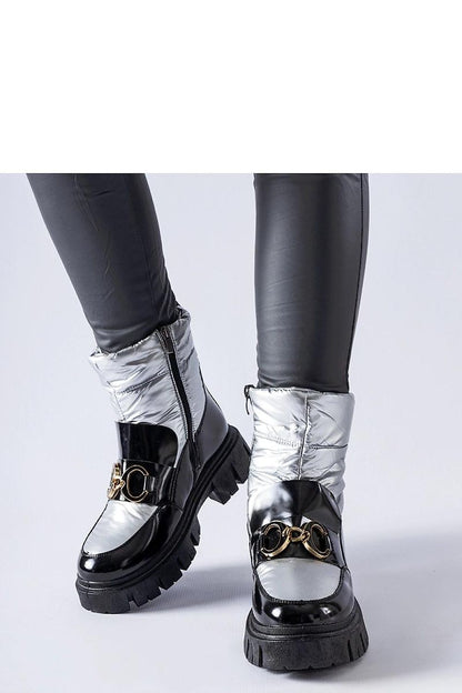 Fashionable Solea black and silver snow boots displayed, featuring a weatherproof exterior and practical zipper closure, an essential addition to any winter wardrobe.