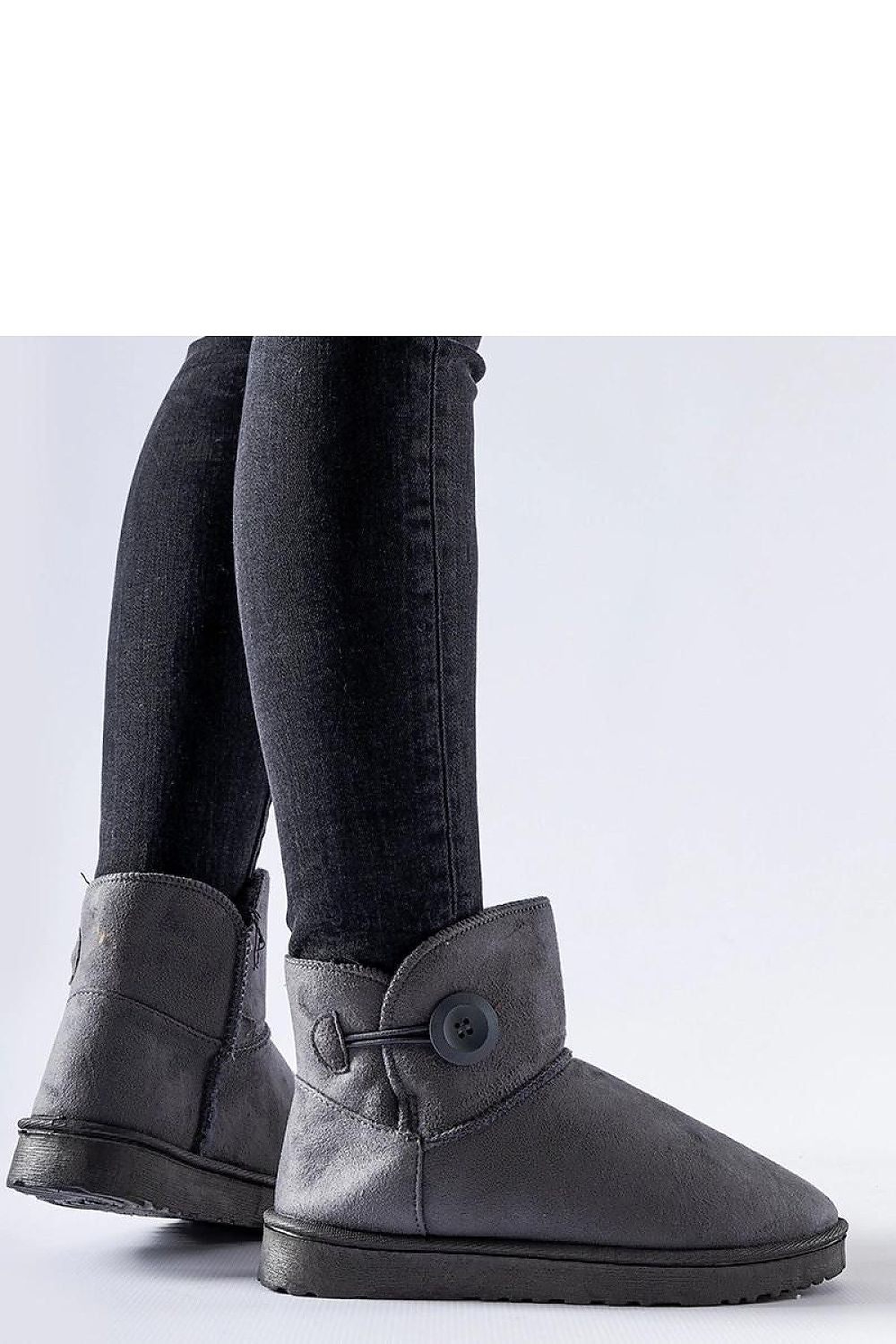 Solea's chic grey insulated snow boots displayed with a sleek platform for added warmth and fashion, designed for luxury winter adventures.