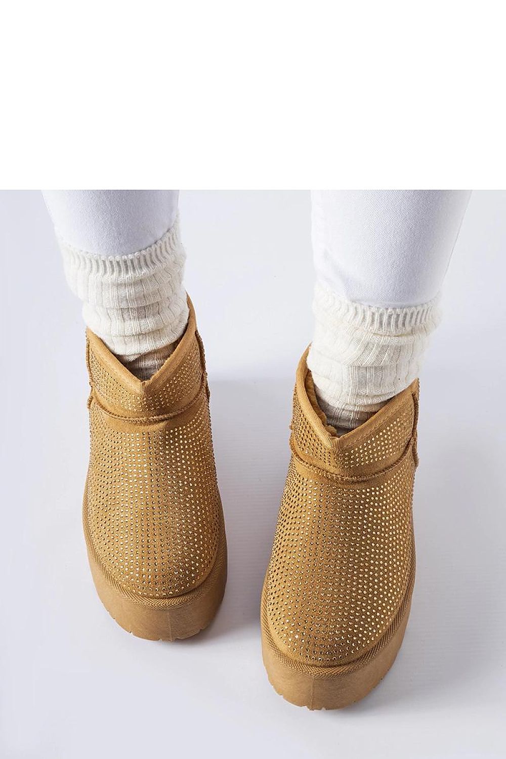 Close-up view of Solea's brown Sonora snow boots with sparkling zircon details, highlighting their chic and sophisticated aesthetic.