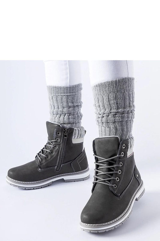 Luxurious Solea Perillard trapper boots, designed with a moisture-resistant exterior and plush insulation, perfect for cold days.