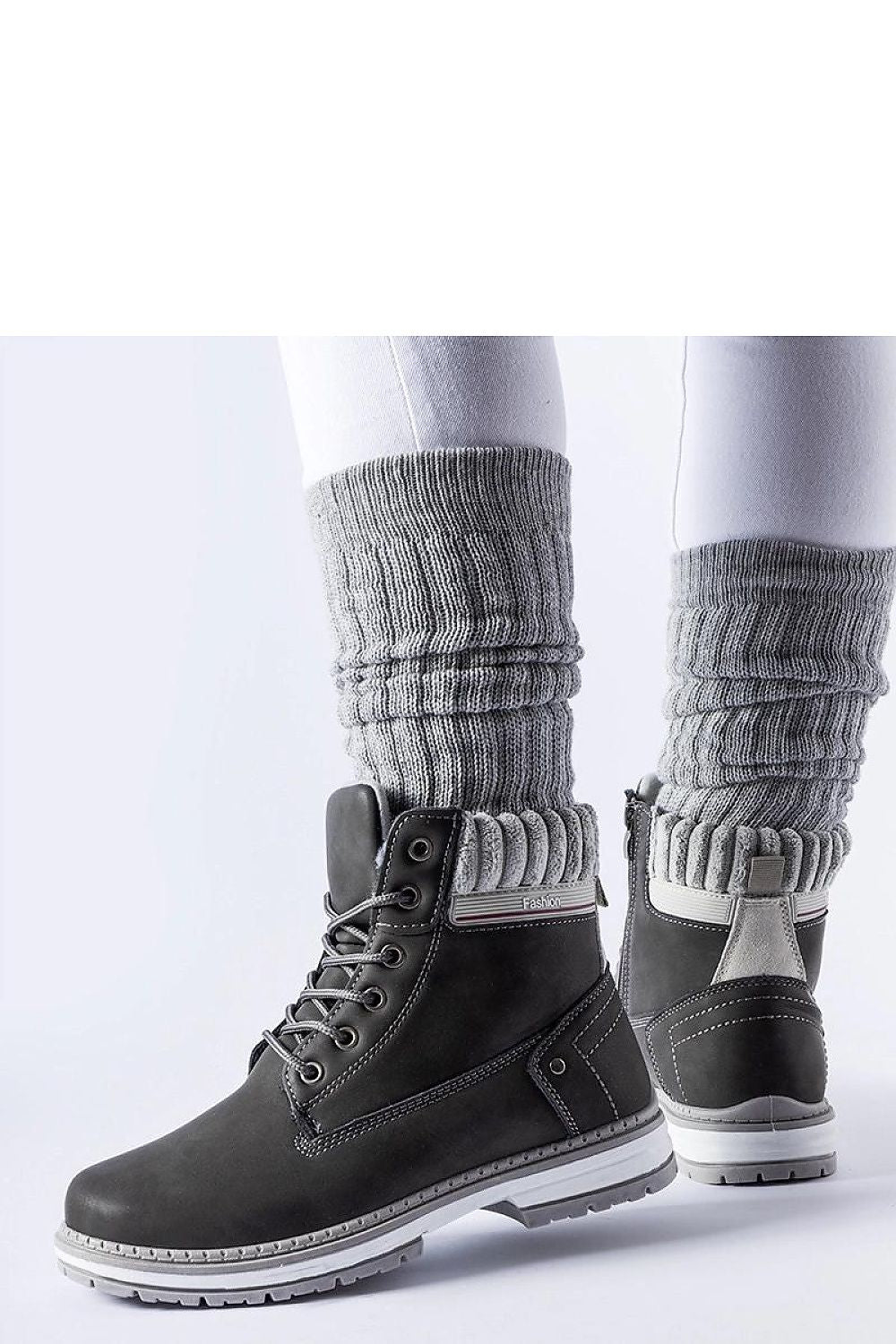 Solea Perillard grey insulated trapper boots for women, showcasing stylish comfort and moisture resistance, ideal for cold weather with high ankle protection.