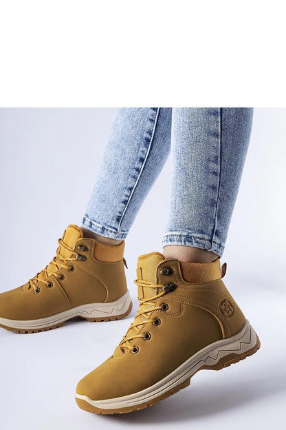 Luxury caramel insulated Guarcino trappers by Solea, featuring high uppers and rubber soles for winter protection, elegance, and comfort in EU sizes 36-41 and US sizes 5.5-10.5.