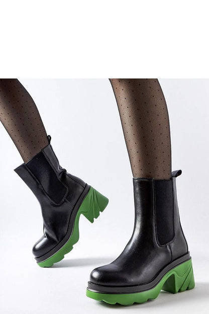 Luxurious Solea Women's slip-on black insulated boots with a stylish green Tirano post, designed for comfort and sophistication in winter fashion.