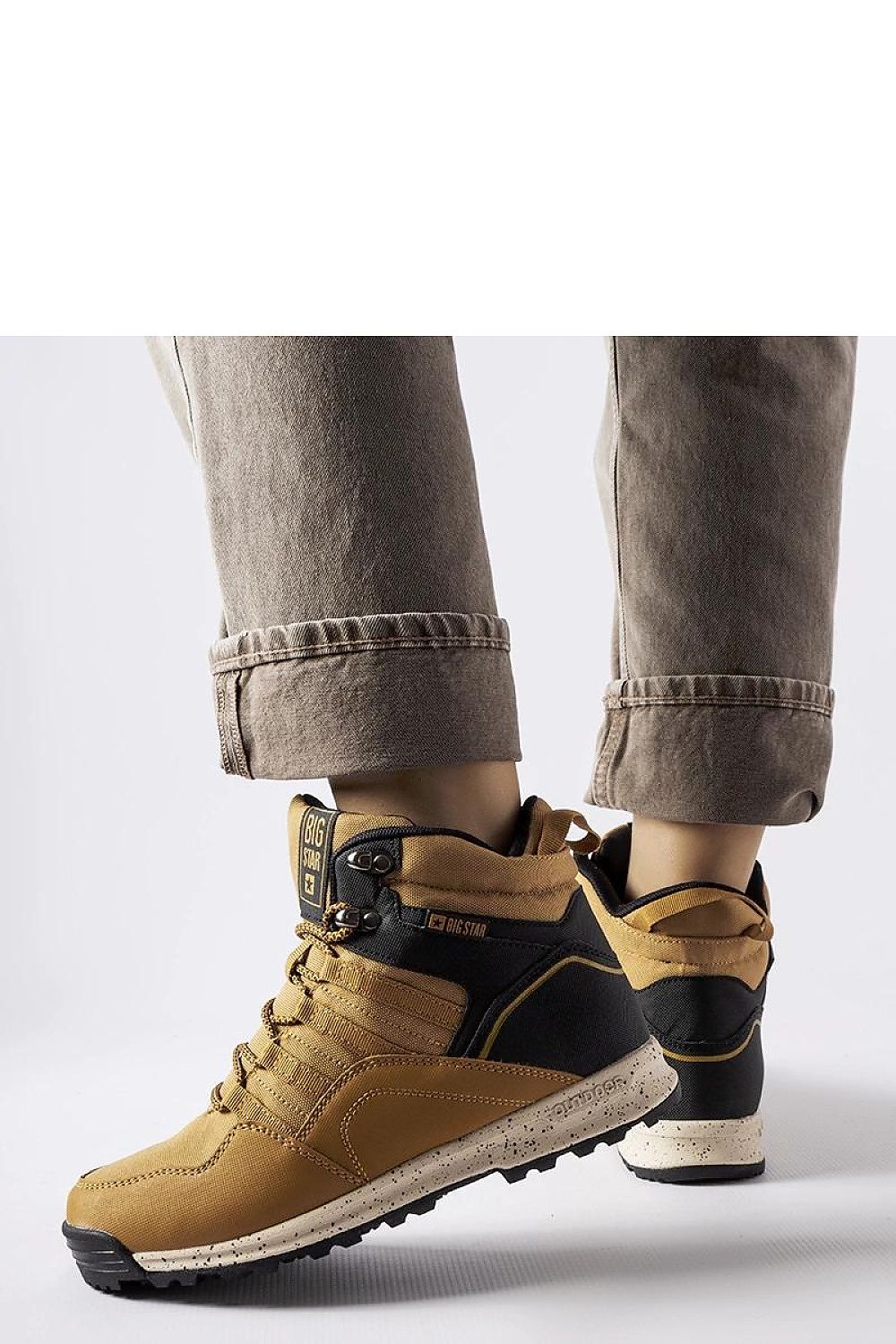 Solea Women's luxurious brown trapper shoes with a warm fabric upper and durable rubber sole, perfect for winter elegance.