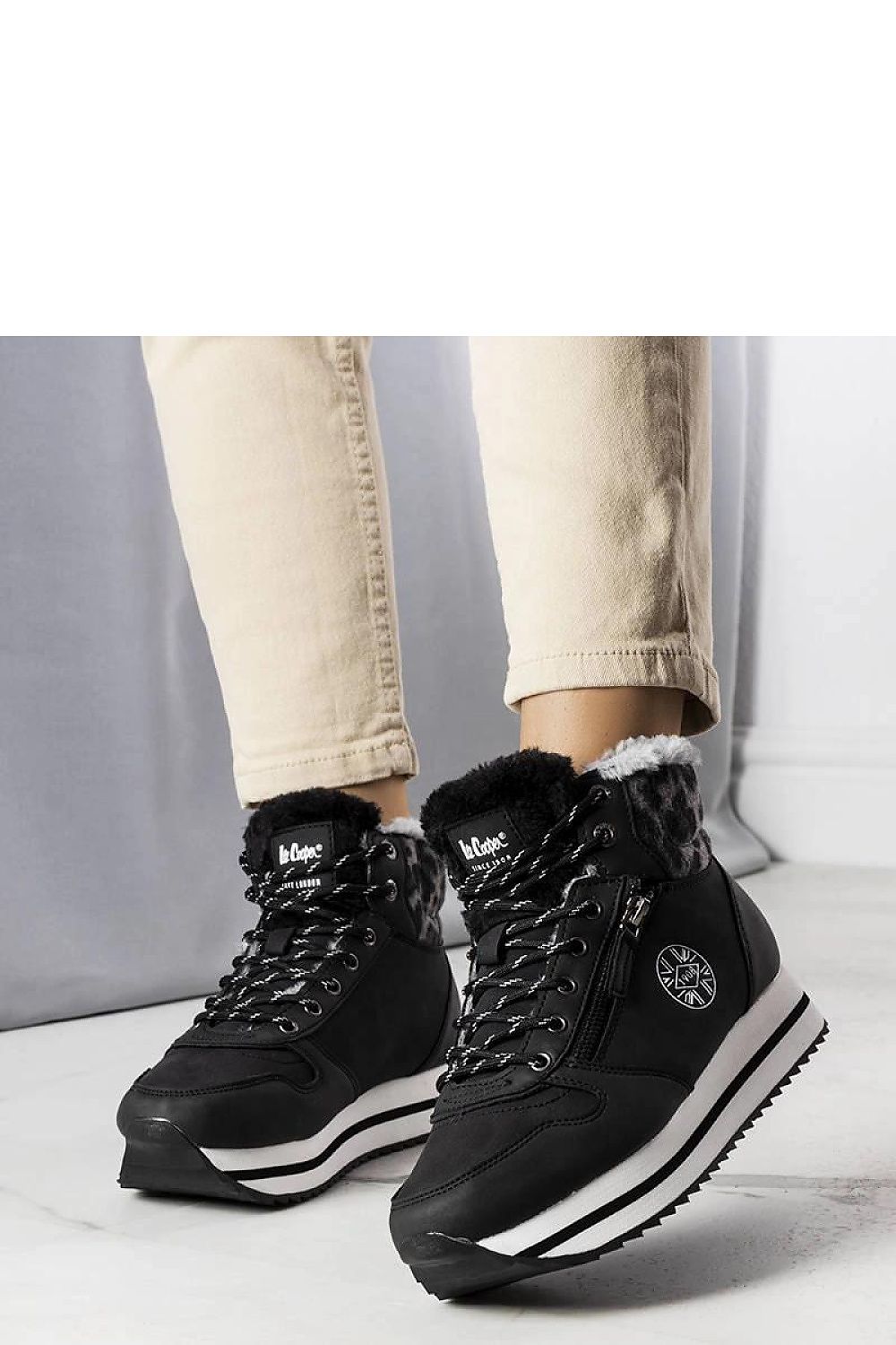 Solea elegant black winter sneakers with eco leather and warm fur lining, perfect for cold days and stylish autumn outfits.