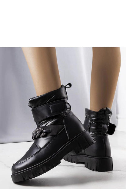 Luxury black Ephraim chain snow boots by Solea, showcasing waterproof eco leather and warm fur interior, perfect for stylish winter wear.