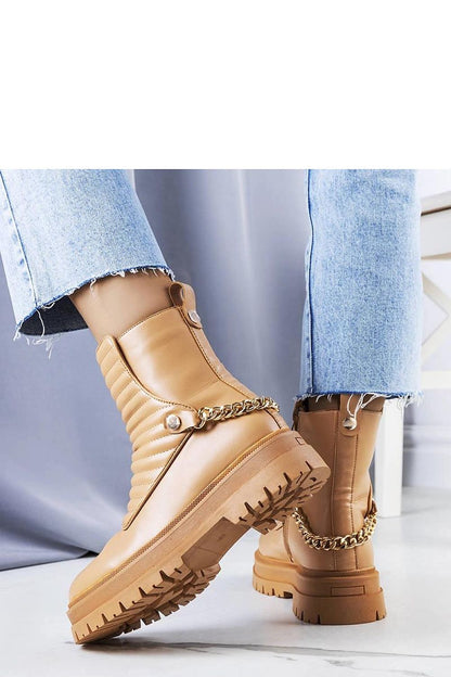 Luxury Solea beige insulated boots featuring a chic gold Pareda chain, expertly crafted from eco leather with a warm fur lining, ideal for stylish autumn-winter wear in sizes EU 36-41. Perfect blend of elegance and comfort.