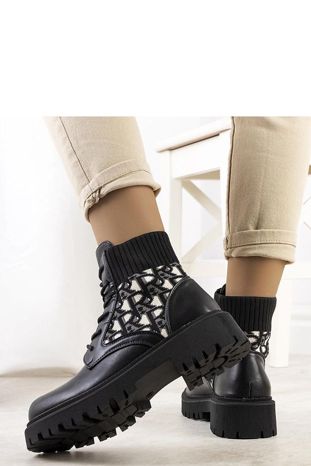 Solea Giganti Black Elastic Boots showcasing fashionable and comfy autumn-winter design with a 4.5 cm heel, ideal for stylish outfits.