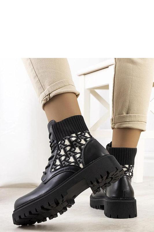 Solea Giganti Black Elastic Boots showcasing fashionable and comfy autumn-winter design with a 4.5 cm heel, ideal for stylish outfits.