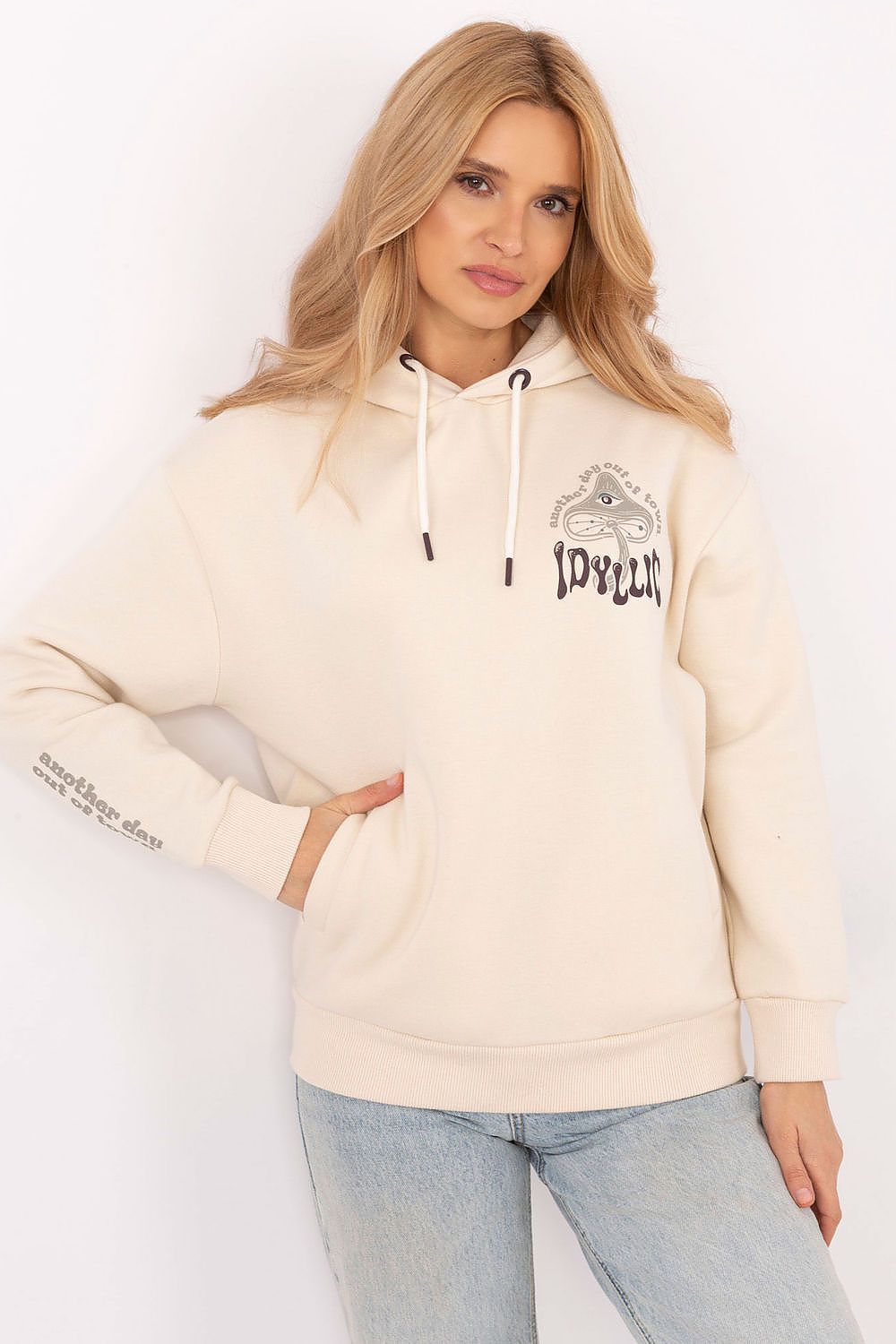 Luxurious women's casual sweatshirt by Sublevel, featuring a modern hood and practical pocket, perfect for everyday comfort.