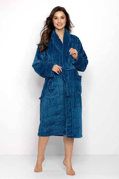 Elegant women's dressing gown by Momenti Per Me, featuring long sleeves and practical pockets, available in sizes S-XXXL, perfect for stylish homewear and thoughtful gifting.