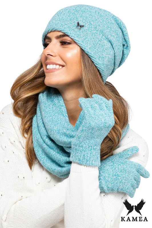 Kamea Anna women's scarf from the luxurious soft wool yarn set, featuring an elegant minimalist design, perfect for cold weather styling.